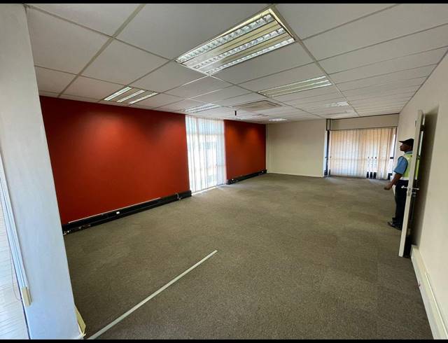 1,594M² OFFICE TO LET IN ALRODE